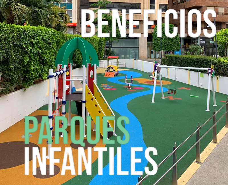 Beneficios para el desarrollo del bebé, al jugar en los parques infantiles,  en casa. - La fábrica de los peques